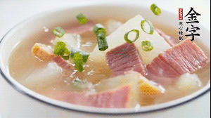 出鍋前撒上蔥花。