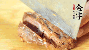 金字鹵牛肉切成小粒。