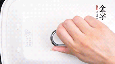 大火煮開后，再上鍋中火蒸20分鐘，出鍋后撒上蔥花。