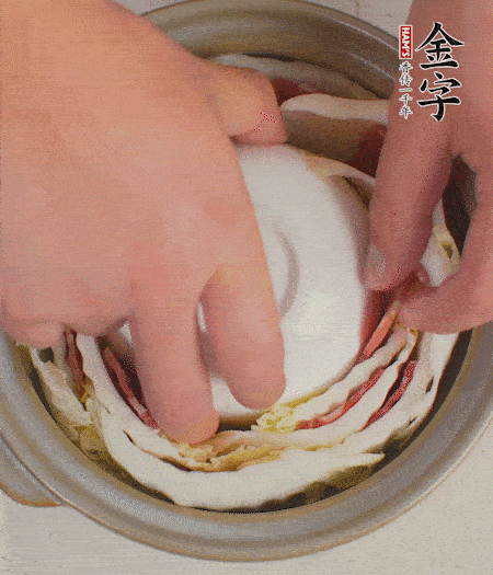 寬度剛好是鍋的高度?？垡粋€小碗更有助于幫助造型。