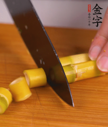 小野筍剝?nèi)ネ馄?，切成小段?>
					</div>
					<span>步驟 2/7</span>
					<p>小野筍剝?nèi)ネ馄?，切成小段?/p>
				</li><li>
					<div   id=