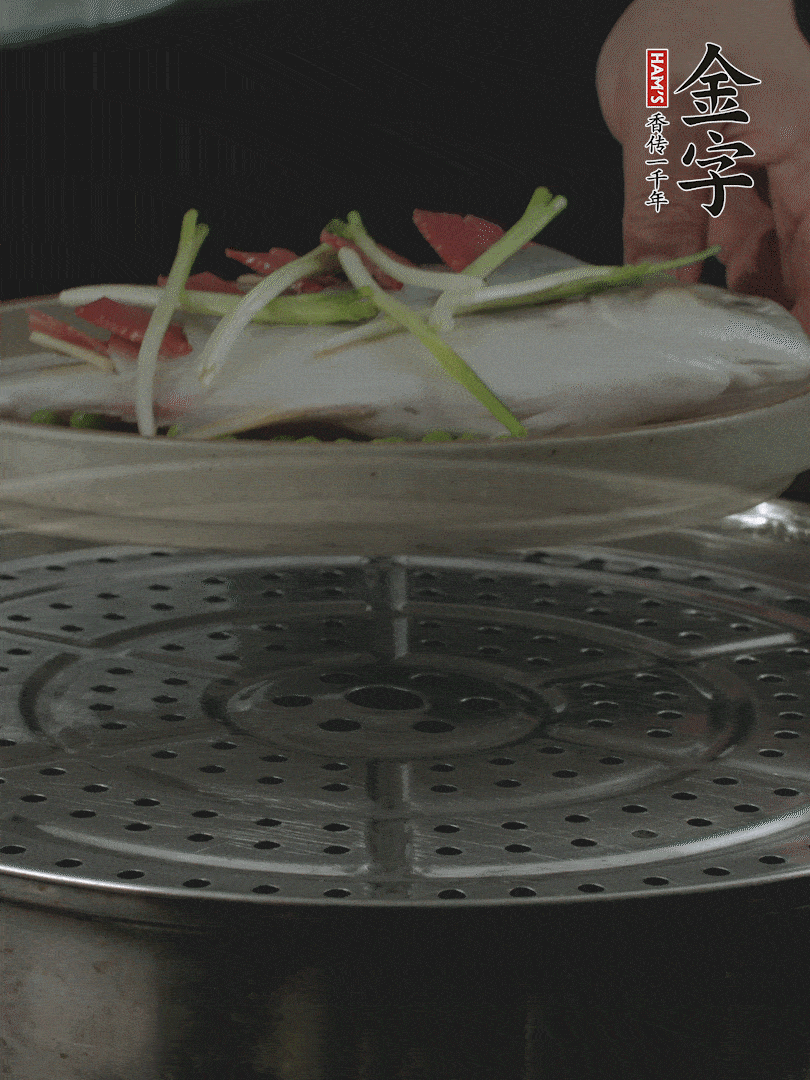 水開(kāi)后，大火上鍋蒸8～10分鐘。