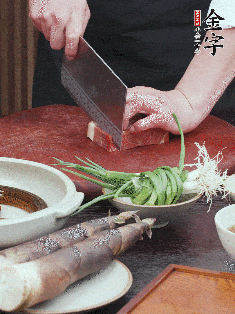 金字火腿切片；姜切片。