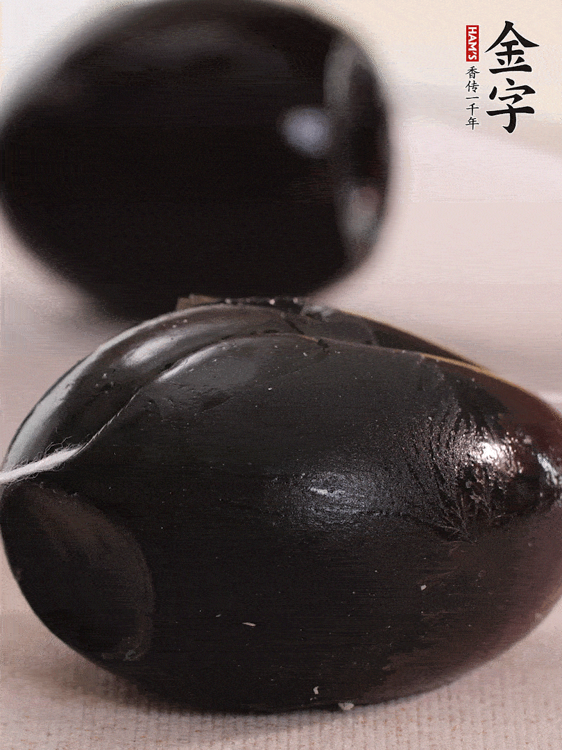 娃娃菜金針菇去跟洗凈，皮蛋改刀。