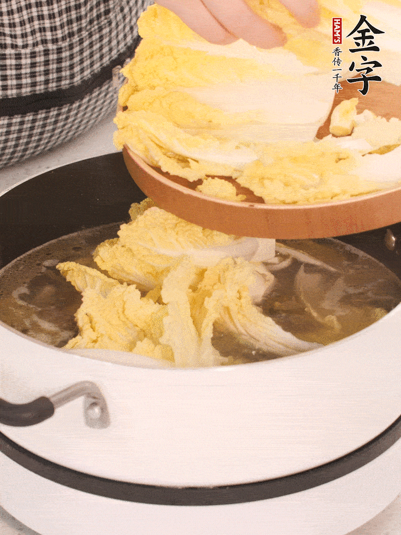 放入娃娃菜、金針菇再燉煮5分鐘。