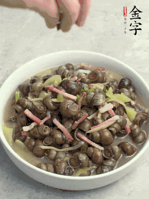 出鍋，撒點蔥花。