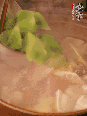 再加入焯水過的百葉結(jié)、萵筍塊燉15-20分鐘。