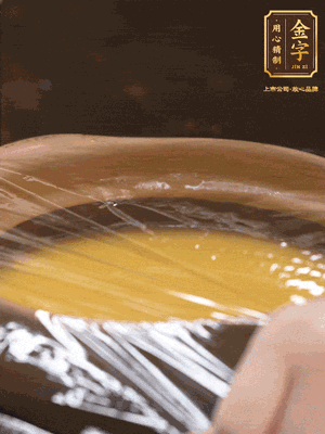 蓋上砂鍋蓋或者保鮮膜，放入蒸鍋，大火蒸15分鐘