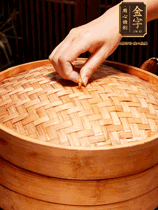 麻辣香腸蒸10分鐘，切成片，蒜苗切斜段，姜蒜干辣椒小米椒切碎